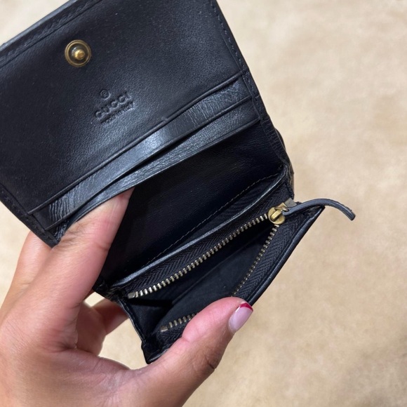 Gucci Black Chevron Wallet with Gold Logo - Picture 3 of 6